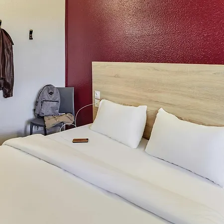 Hotelf1 Ferrand Est Hotel