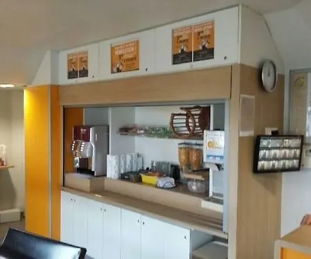 Hotelf1 Ferrand Est Отель *