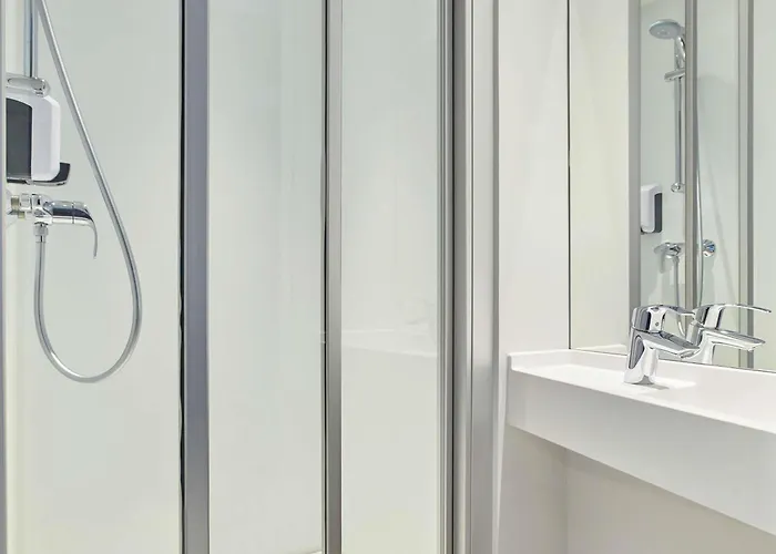 Hotel Hotelf1 Ferrand Est *